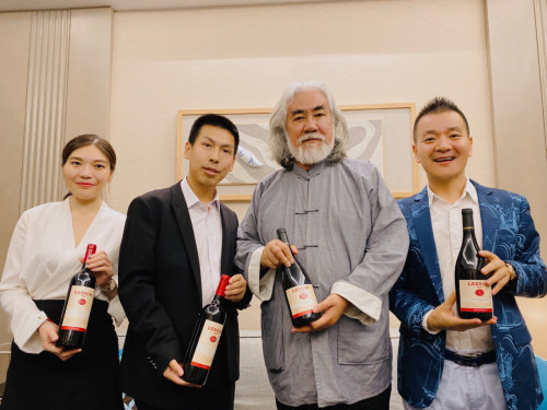 张纪中签约免费看片在线观看红酒品牌代言人